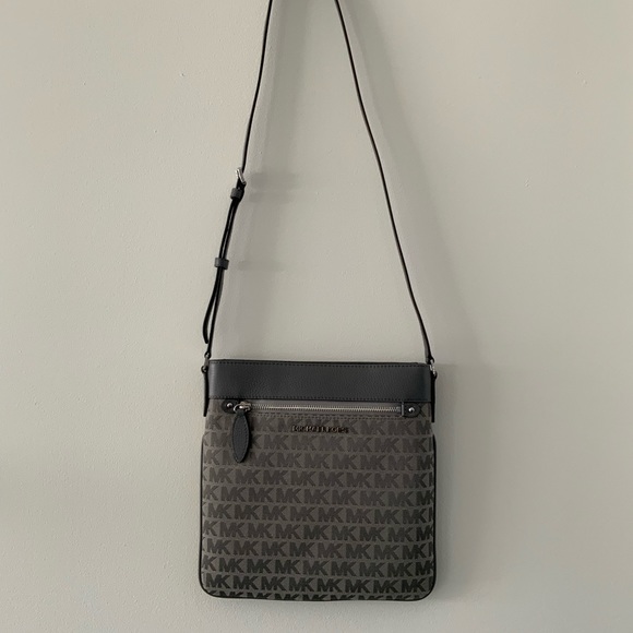 Michael Kors Connie Crossover Bag Grey NEW - Picture 2 of 4
